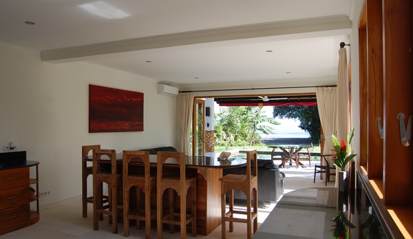 Open plan kitechen and lounge