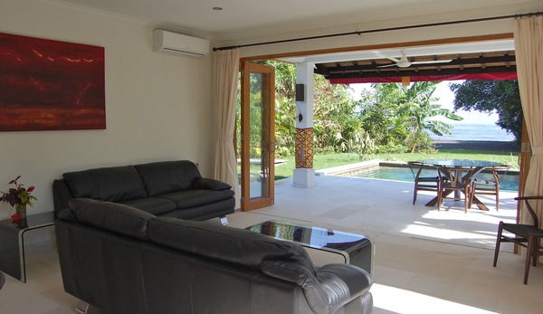 Airy lounge to patio, pool, garden and sea