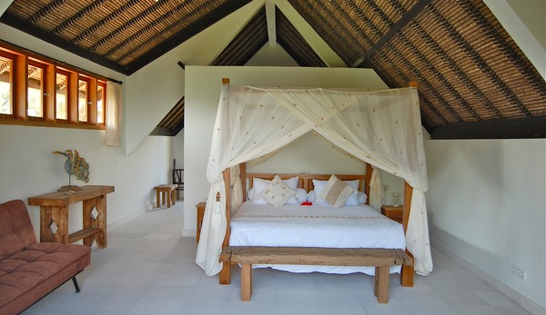 Bedroom with Kingsize Bed, sofa bed, feature roof and balcony