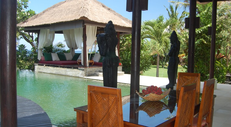 Dining table Large Bale and green stone pool
